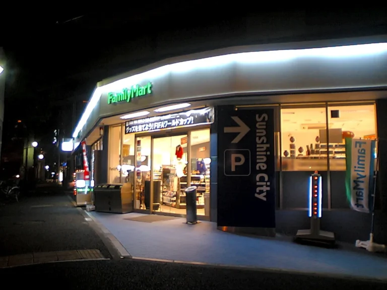 FamilyMart convenience store at night in Tokyo, Japan. Photo: b9hetare, Wikimedia Commons, CC BY-SA 3.0